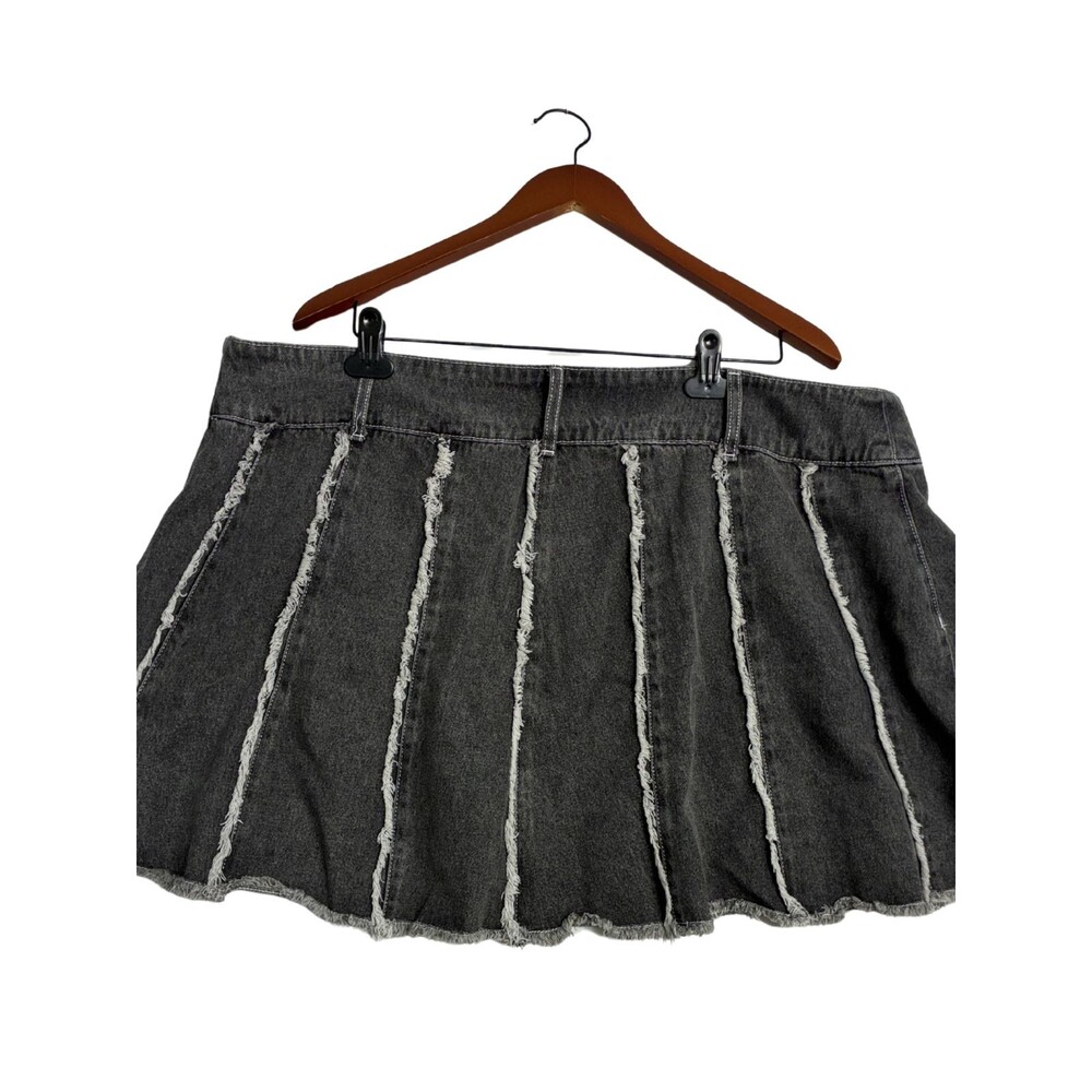 Hot Topic Plus Size 2 Dark Gray Frayed Denim Pleated Mini Skirt Raw Hem